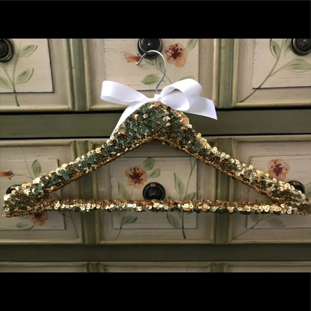 🌟💫✨GORGEOUS GOLD SEQUIN HANGERS🌟⭐️💫NWT. FINAL🎉🎉🎉NO OFFERS🫶🫶🫶